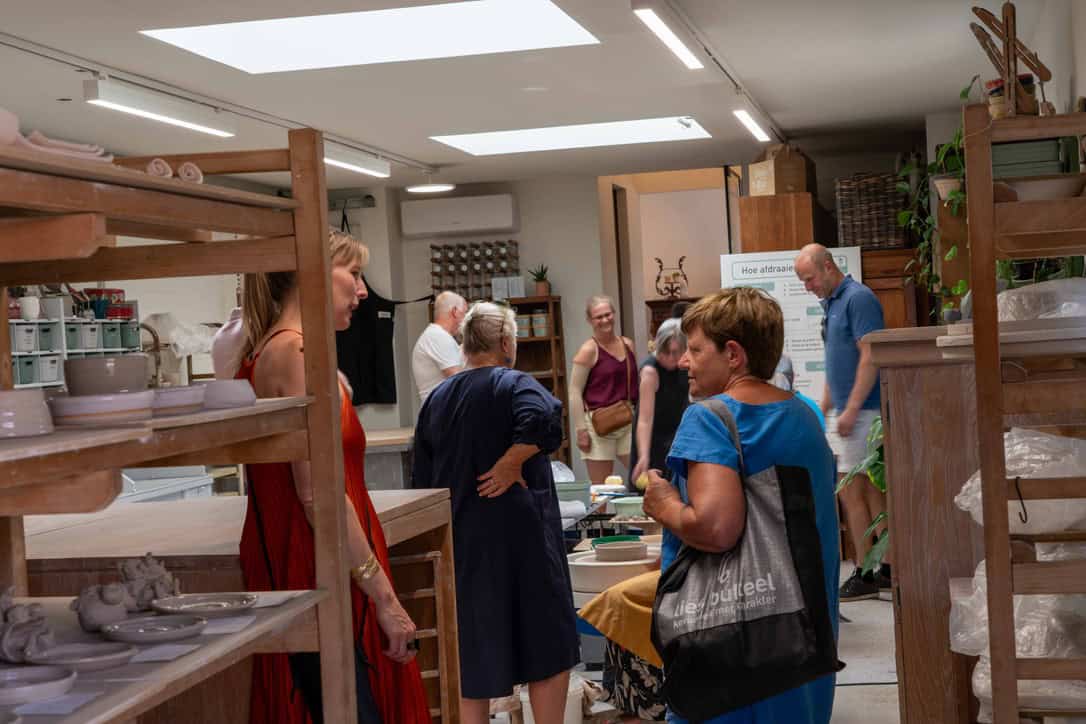 atelier met bezoek