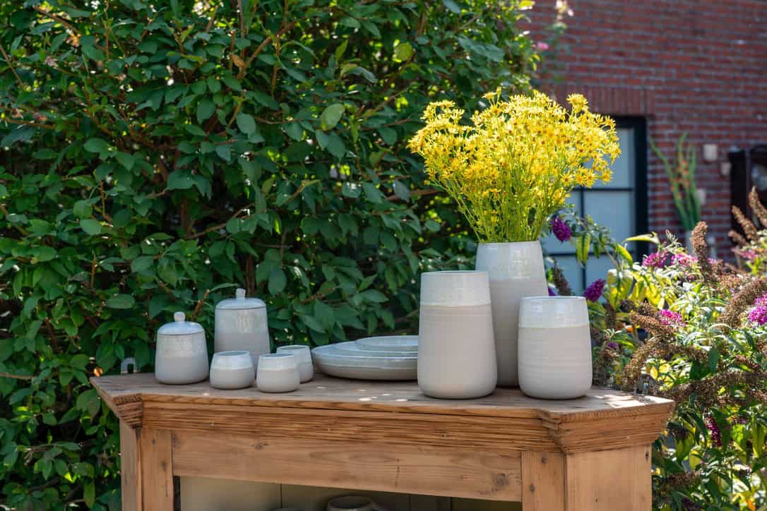 Ijsbloem vazen, schalen, theelichtjes en pot met deksel